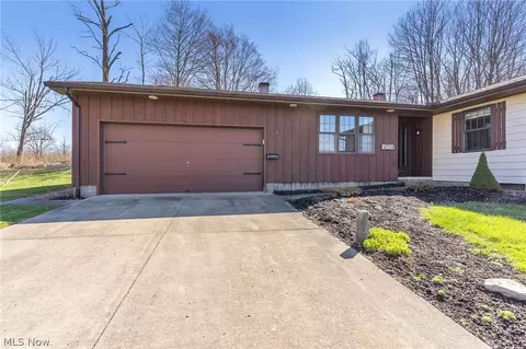 Exterior - 1585 Hemlock Dr, Ashtabula, OH 44004 photo 2 of 6
