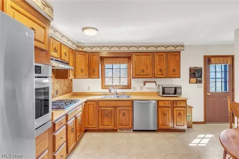 Kitchen - 1585 Hemlock Dr, Ashtabula, OH 44004 photo 1 of 2