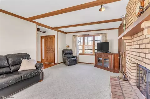 Living - 1585 Hemlock Dr, Ashtabula, OH 44004 photo 3 of 5
