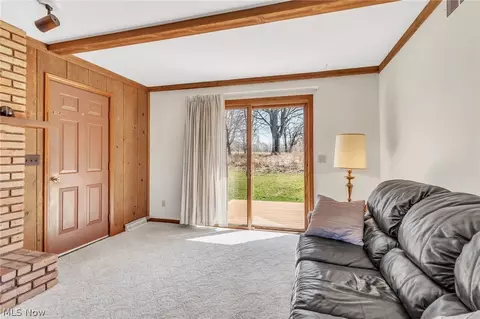 Living - 1585 Hemlock Dr, Ashtabula, OH 44004 photo 2 of 5