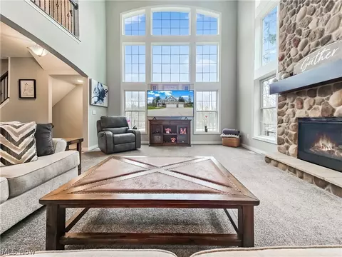 Living - 2496 Dodd Rd, Willoughby Hills, OH 44094 photo 3 of 6