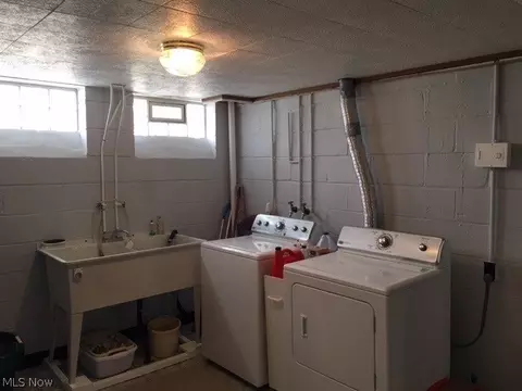8006 Essen Ave, Parma, OH 44129 photo 8