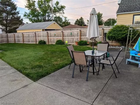 8006 Essen Ave, Parma, OH 44129 photo 2