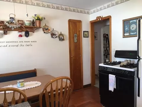 8006 Essen Ave, Parma, OH 44129 photo 9