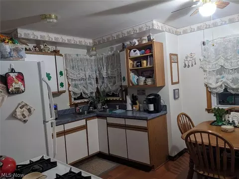 8006 Essen Ave, Parma, OH 44129 photo 6