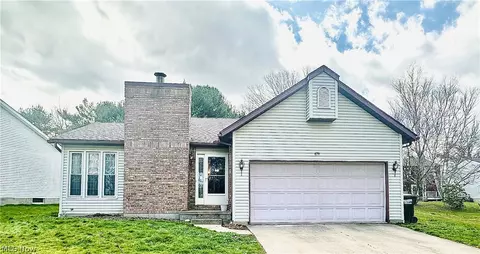 879 Woods Edge Ct, Wooster, OH 44691