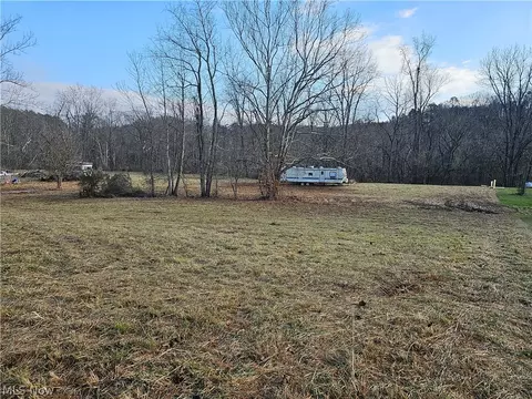 76 Tiffany Ln, Elizabeth, WV 26143