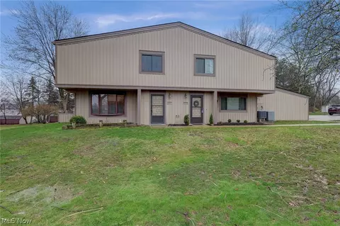 11907 Harbour Light Dr, North Royalton, OH 44133