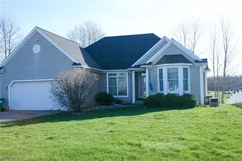 1433 Lake Vue Dr, Roaming Shores, OH 44085