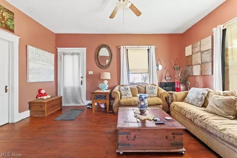 Living - 467 Sharp Ave, Salem, OH 44460 photo 2 of 4