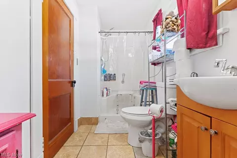 Bath - 467 Sharp Ave, Salem, OH 44460 photo 1 of 2