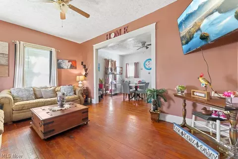 Living - 467 Sharp Ave, Salem, OH 44460 photo 4 of 4