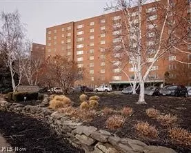11820 Edgewater Dr #110, Lakewood, OH 44107