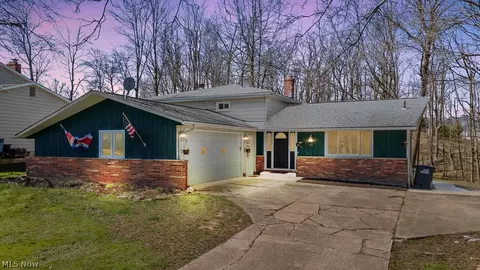 98 Woodhollow Dr, Brunswick, OH 44212