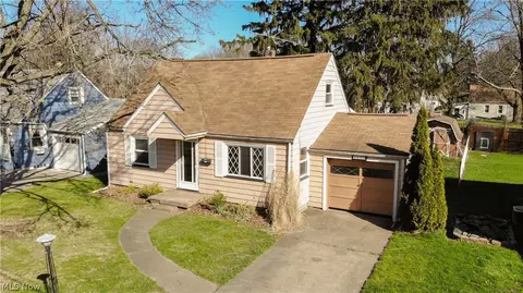 2229 39th St NW, Canton, OH 44709