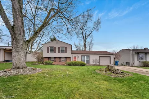 8238 Longview Dr NE, Warren, OH 44484
