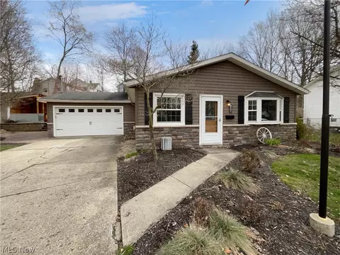 172 Pinewood Dr, Elyria, OH 44035