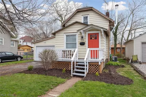 219 Maine Ave, Lorain, OH 44052