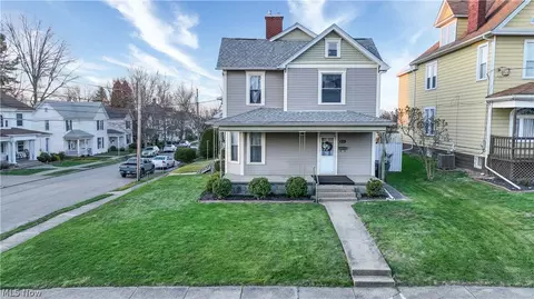 221 Walton Ave, Barnesville, OH 43713