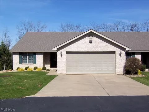 3900 Mercedes Pl #11, Canfield, OH 44406