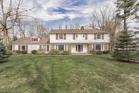 31945 Burlwood Dr, Solon, OH 44139