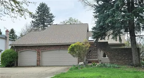 16551 Drake Rd, Strongsville, OH 44136
