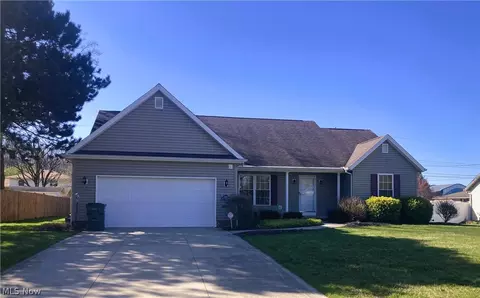 3894 36th St NW, Canton, OH 44718