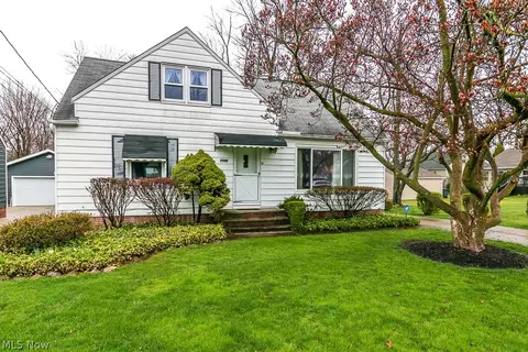 5527 Huron Rd, Lyndhurst, OH 44124