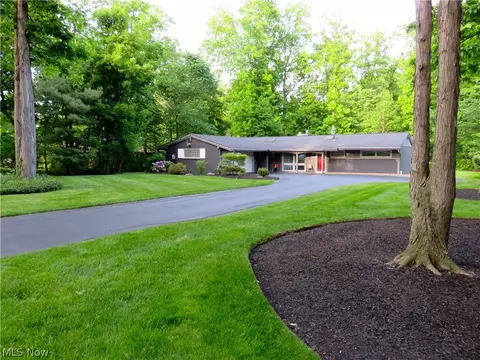 1003 Woodlane Dr, Mayfield Village, OH 44143