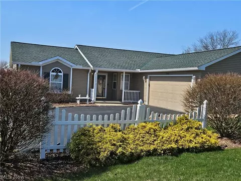 2136 S Turner Rd, Youngstown, OH 44515
