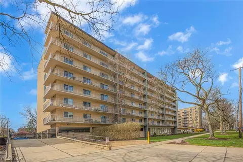 10301 Lake Ave #216, Cleveland, OH 44102