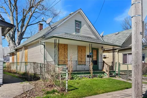 3198 W 71st St, Cleveland, OH 44102