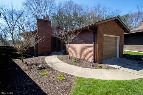 1798 Pine Cove Dr, Wooster, OH 44691
