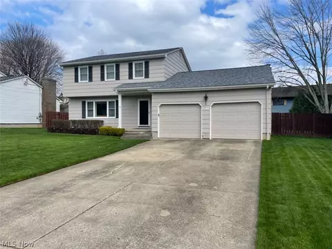 5971 Applecrest Dr, Youngstown, OH 44512