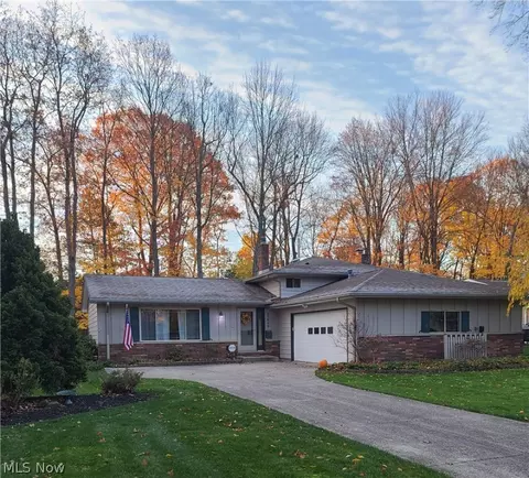 27563 Cottonwood Trl, North Olmsted, OH 44070