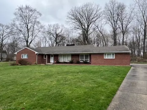 2781 Hoffman Cir NE, Warren, OH 44483