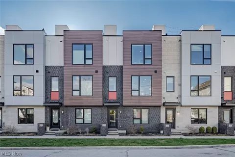1228 W 70th St, Cleveland, OH 44102