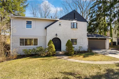 607 Castle Blvd, Akron, OH 44313