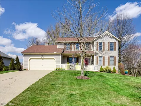 743 Woodhaven Dr, Cuyahoga Falls, OH 44223