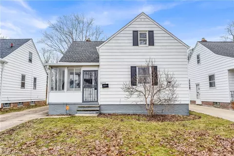 5535 Oakwood Ave, Maple Heights, OH 44137