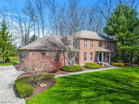 5800 Rosewood Dr, Boardman, OH 44512