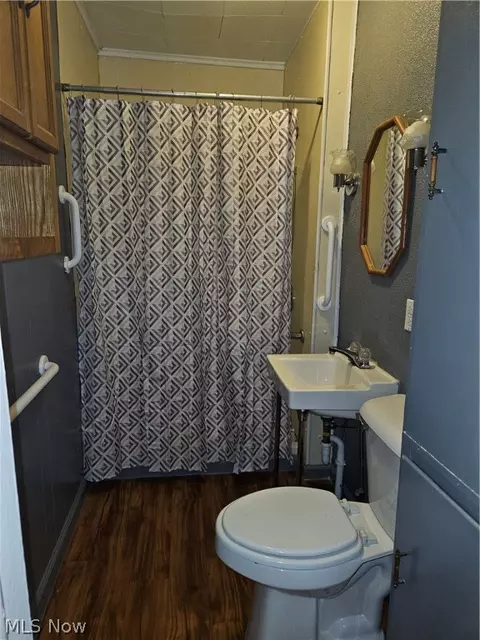 Bath - 653 Baltic St, Conneaut, OH 44030 photo 1 of 1