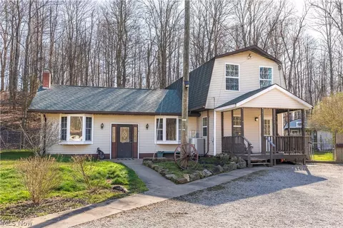 6625 Mottice Dr SE, Waynesburg, OH 44688