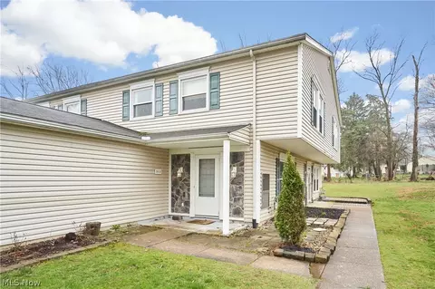 310 Canterbury Ln #D, Medina, OH 44256