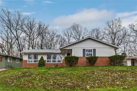 1284 Winhurst, Akron, OH 44313