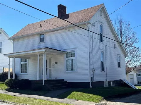132 Warren Ave, Barnesville, OH 43713 photo 2