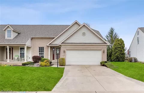 2832 Caxton Cir, Akron, OH 44312