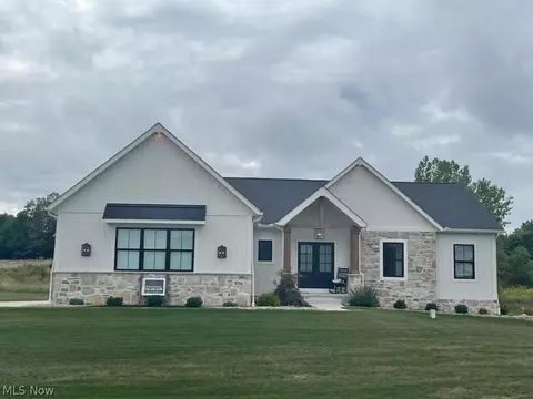 936 Northampton St NE, Hartville, OH 44632