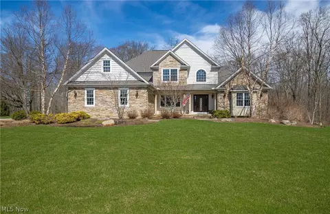 9680 Nighthawk Dr, Chagrin Falls, OH 44023