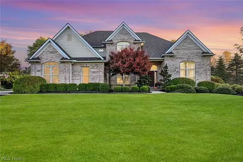 9878 Turning Leaf Trl, Brecksville, OH 44141